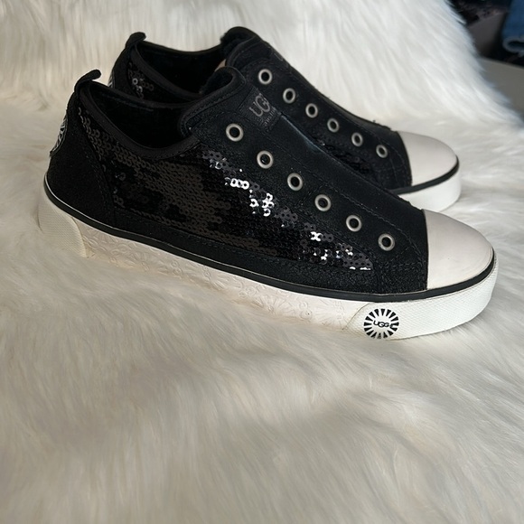 UGG Shearling Lined Sneakers NEW IN BOX - Picture 10 of 12